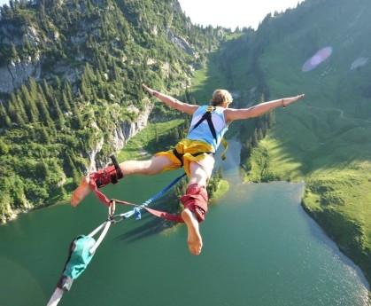 华体会体育官网登录-4×100米混合接力队伍配合默契，混合接力比赛