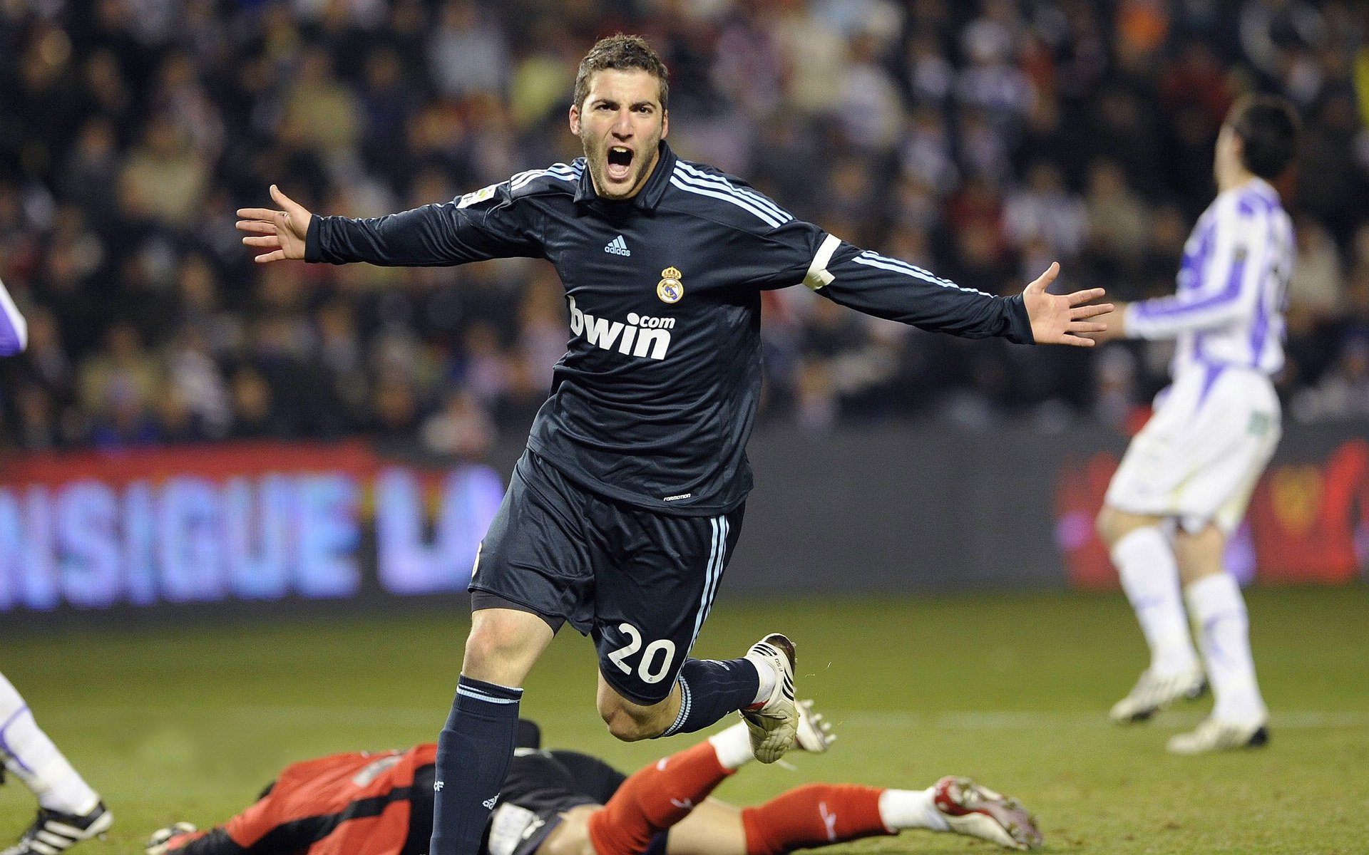 世界杯筹备:主办方推出“家庭友好看台” 设儿童游戏与降噪设施